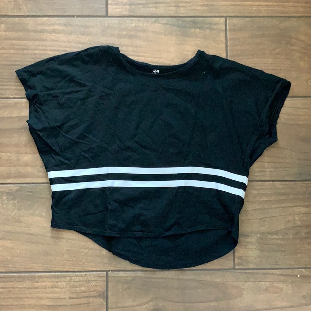 This doesn’t fit anymore!Black and white crop top.